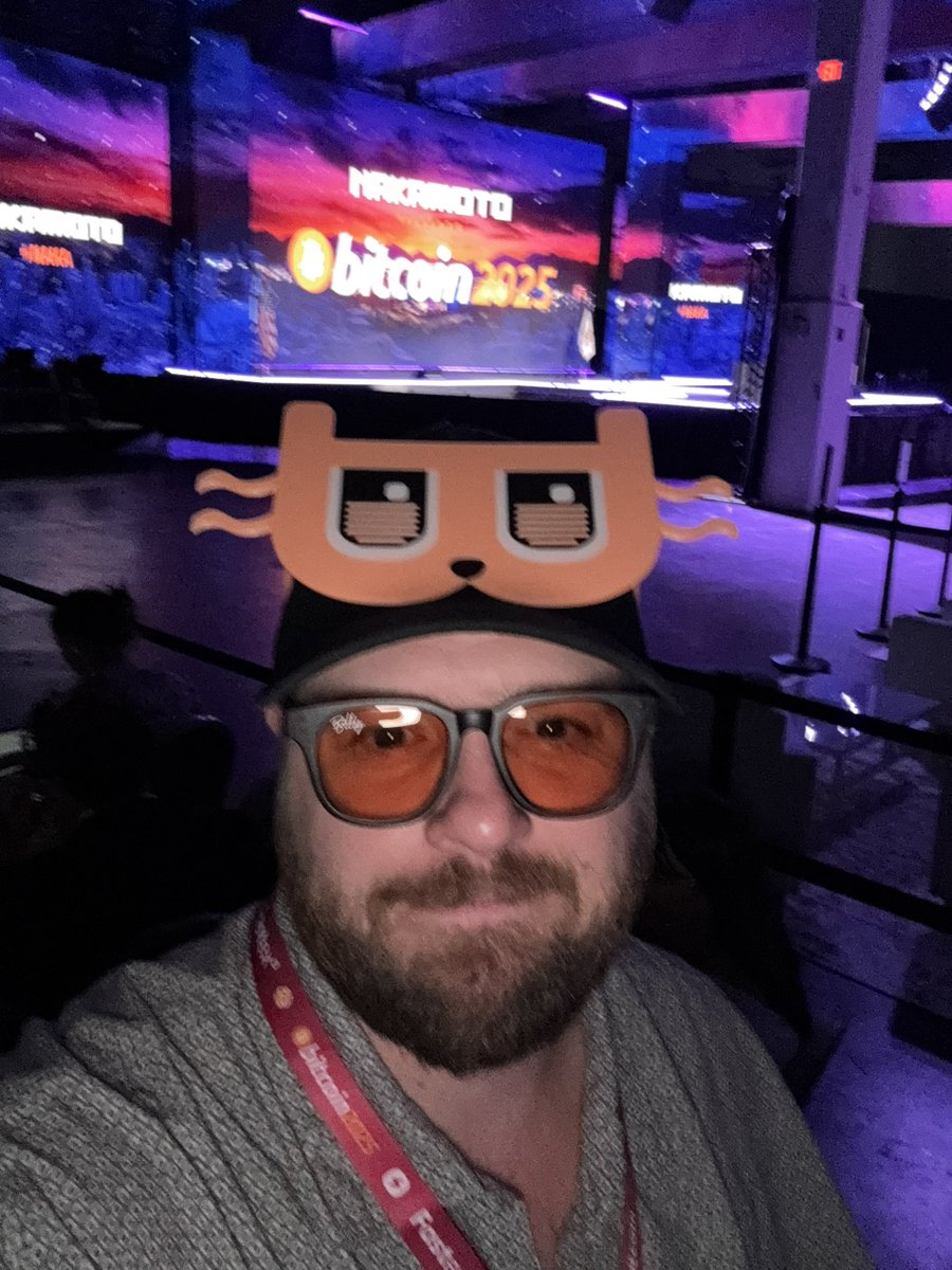 JussCubs's tweet image. US Vice President JD Vance saw Billy glasses at Bitcoin Vegas and made eye contact
Everyone in the press section asked about the glasses too $BDC
Onboarded a Forbes journalist 🫡