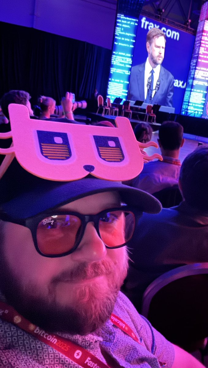 JussCubs's tweet image. US Vice President JD Vance saw Billy glasses at Bitcoin Vegas and made eye contact
Everyone in the press section asked about the glasses too $BDC
Onboarded a Forbes journalist 🫡