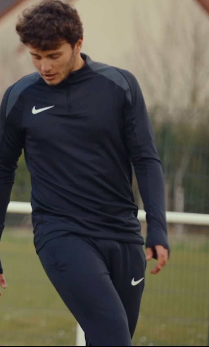 czjisigd70034's tweet photo. Joao Neves bulge https://t.co/wwSEL1SsfC