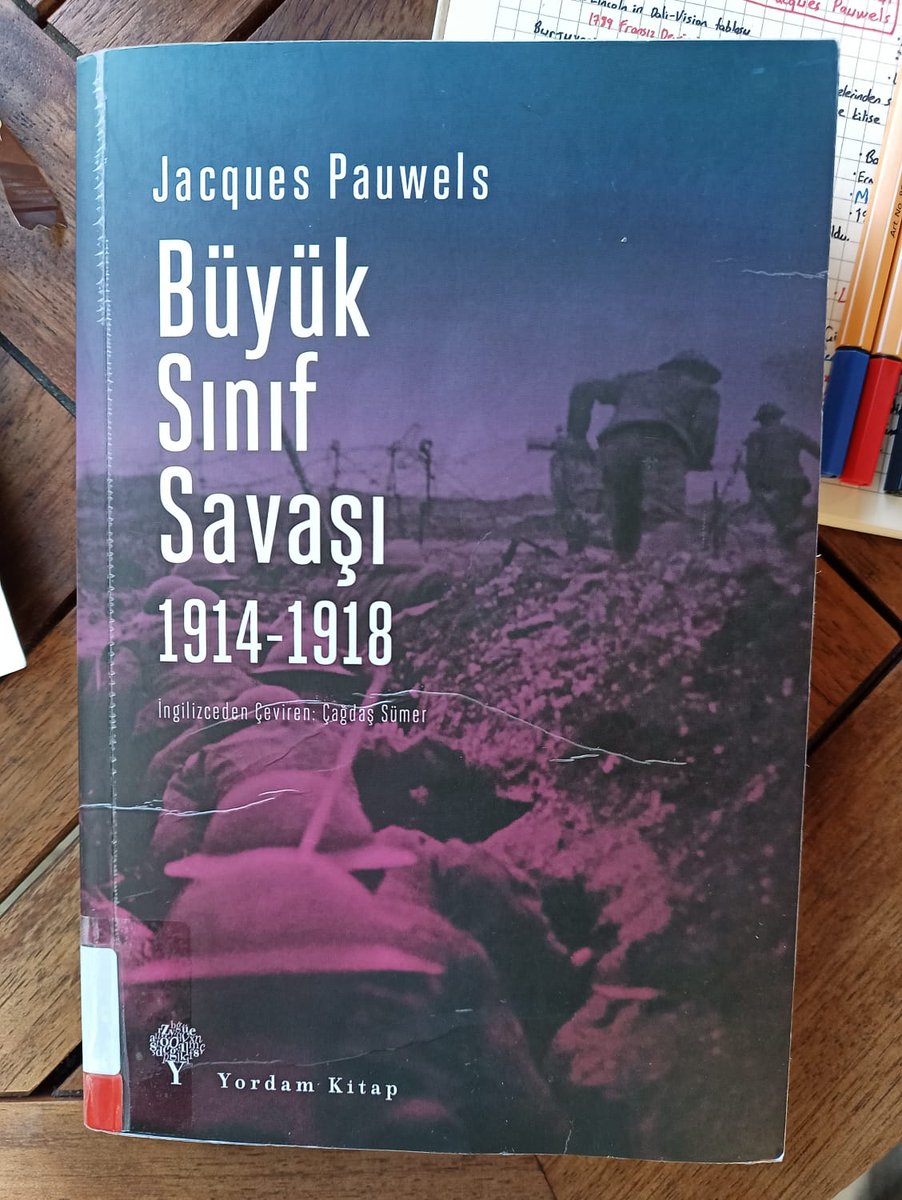Bu kitabın iyi olacağını tahmin ediyordum ama bu kadar sarsıcı ve ufuk açıcı olacağını beklemiyordum. Okuyun, okutturun. Büyük Sınıf Savaşı, savaşları yalnızca cephe haritaları, tank modelleri, silah teknolojileri ya da liderlerin "kişisel hırsları" üzerinden açıklayan yüzeysel