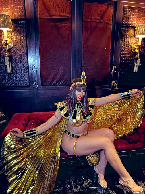 Watch Sasha Pearl's leaked NSFW photo on TwXstars