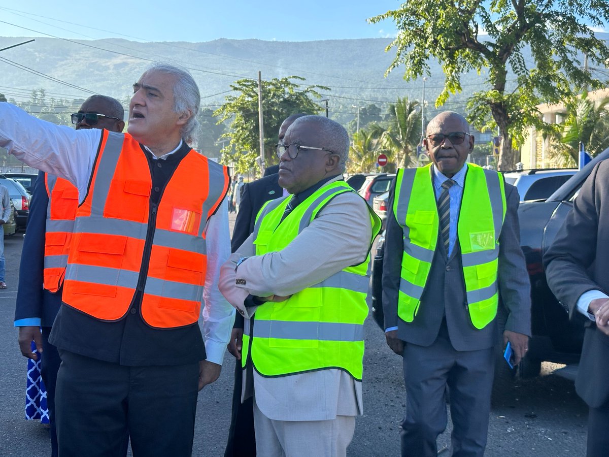 PNUD Comores (@pnud_comores) on Twitter photo 180 lampadaires solaires bientôt installés à Moroni.
Projet mis en œuvre par le PNUD, financé par le gouvernement américain, au bénéfice de la mairie de Moroni. Un pas de plus vers une capitale + sûre & + durable 🇰🇲 <a href="/USMadagascar/">U.S. Embassy Madagascar</a> 180 lampadaires solaires bientôt installés à Moroni.
Projet mis en œuvre par le PNUD, financé par le gouvernement américain, au bénéfice de la mairie de Moroni. Un pas de plus vers une capitale + sûre & + durable 🇰🇲 <a href="/USMadagascar/">U.S. Embassy Madagascar</a>