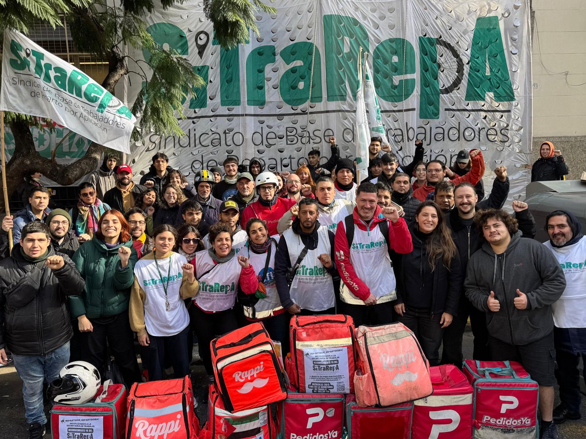 Hoy nos acercamos a la Secretaría de Trabajo para acompañar una gran movilización por el reconocimiento del <a href="/sitrarepa/">SiTraRepA</a>. Con el gobierno de Milei, la situación de las y los trabajadores de reparto por aplicación se ha vuelto aún más dura, con ingresos atrasados mientras suben