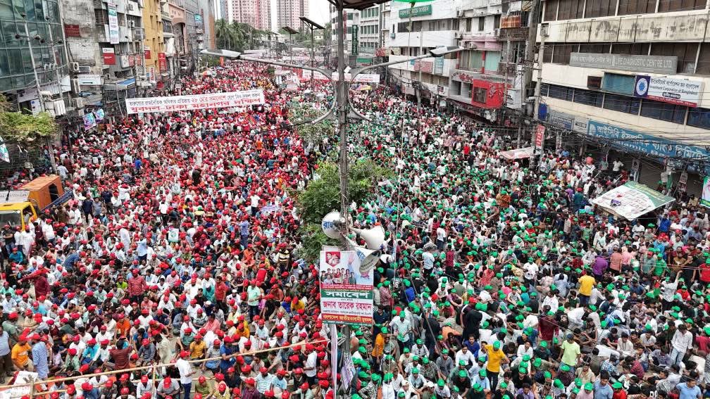 IamRashed_Khan's tweet photo. Today, at a youth rally organized by the #BNP in the capital #Dhaka, millions of people demanded that the government of Professor #Yunus hold national elections by December this year.

Interim, remember!
#ElectionInDecember

#rashedkhanbnp #Bangladesh https://t.co/HF7xnloI0U
