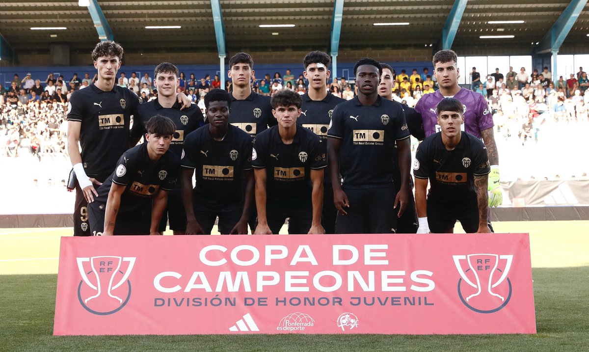 🏆 El <a href="/Academia_VCF/">Academia VCF #ADNVCF 🦇</a>, primer finalista de la #CopaDeCampeones  

⚽️ El <a href="/valenciacf/">Valencia CF</a> vence al <a href="/lafabricacrm/">Cantera Real Madrid</a> (1-2) con goles de <a href="/aimarblazquez10/">Aimar Blazquez Labraca</a> y Otorbi

ℹ️ futboljuvenil.es/el-valencia-pr…

📷 <a href="/rfef/">RFEF</a>