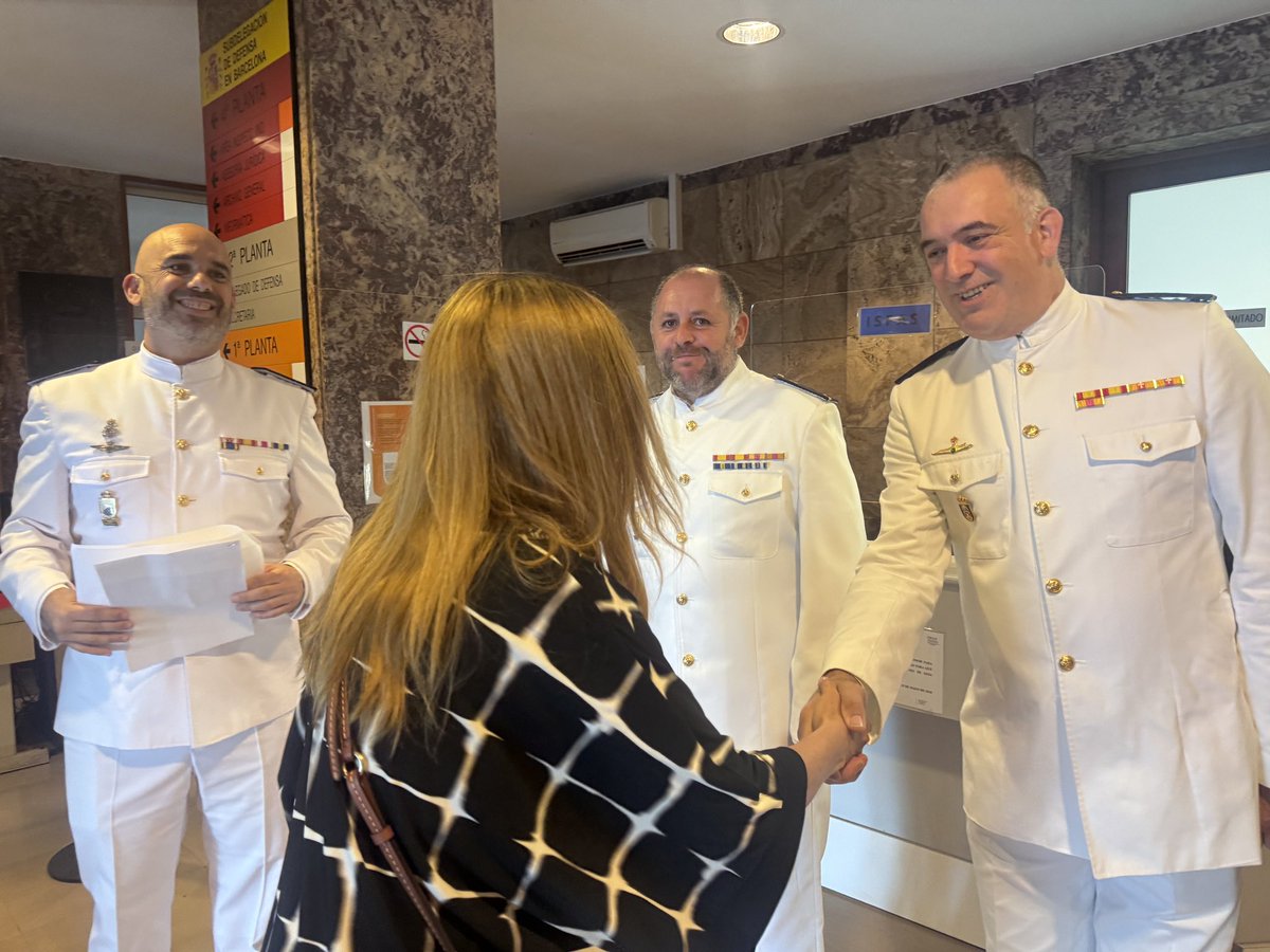 La subdelegada de la <a href="/BcnGob/">Subdelegació del Govern a Barcelona</a>, Mari García-Calvillo, ha asistido esta tarde a los actos de conmemoración del 240º aniversario de la Bandera Nacional, que ha tenido lugar en la Comandancia Naval de Barcelona. 
Un homenaje cargado de historia y orgullo 
<a href="/DeleGobCataluna/">Delegació del Govern a Catalunya</a>