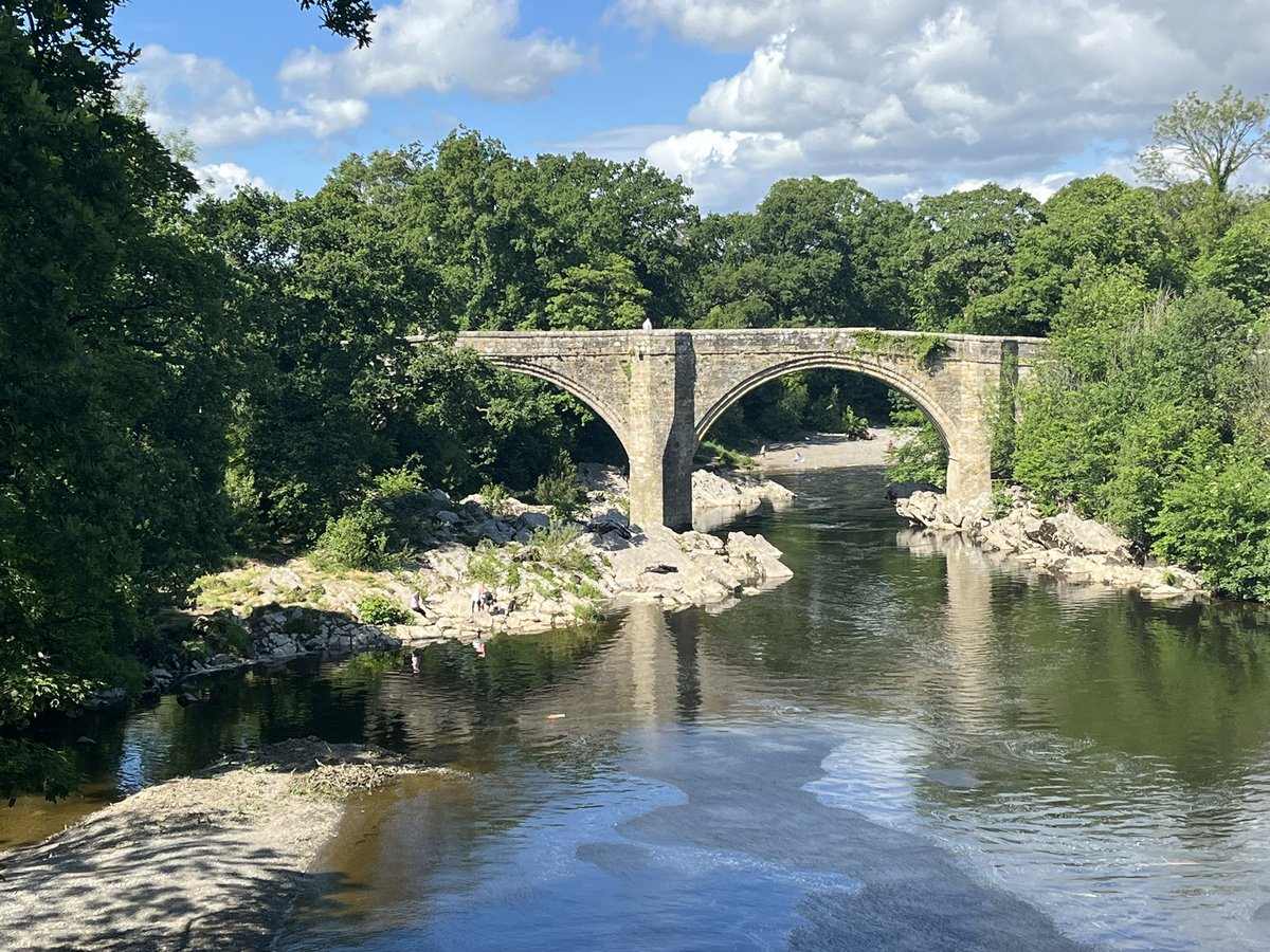 BrokenLilDolly's tweet image. Kirkby Lonsdale today 🌤️
#Cumbria 
#DevilsBridge 
#RuskinsView
