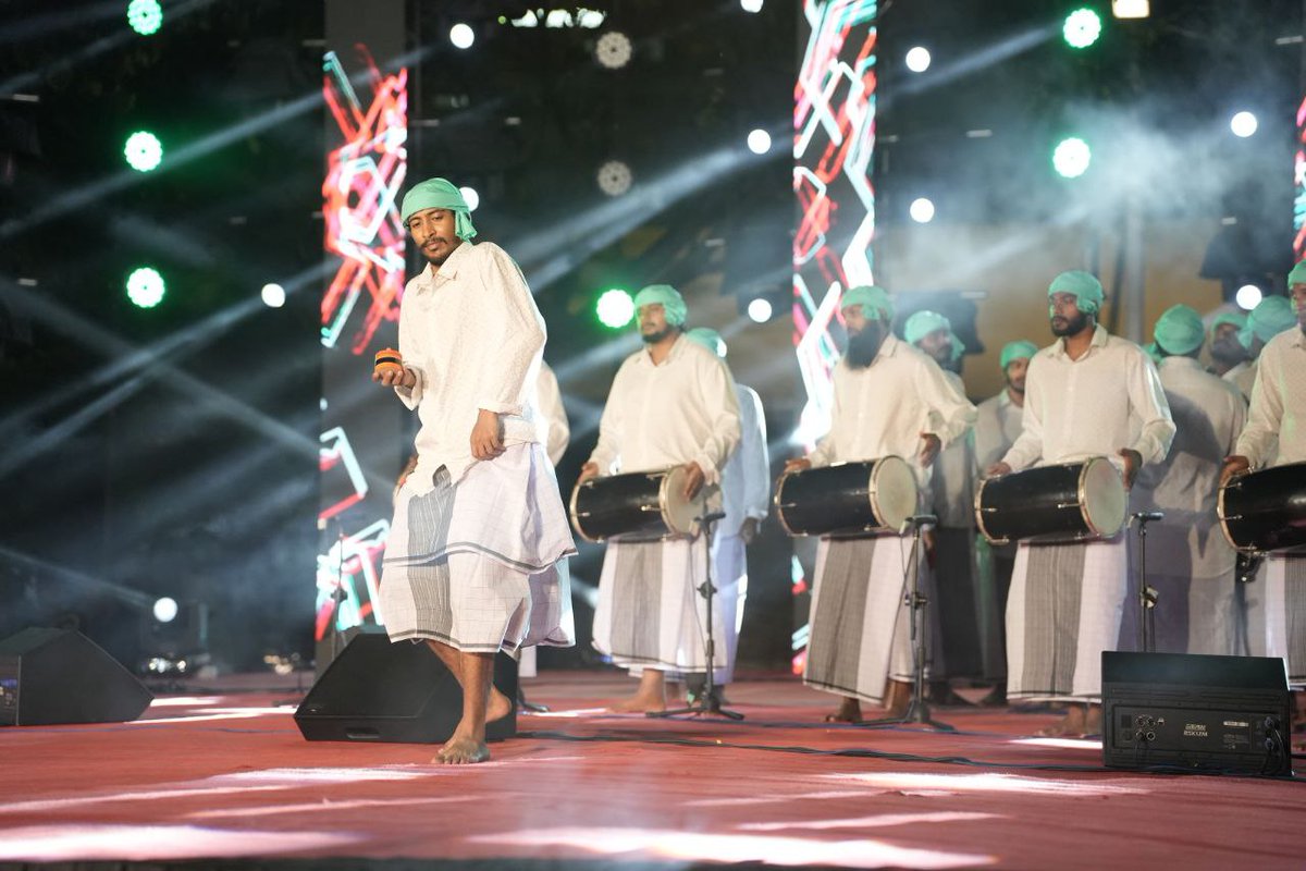 Minister <a href="/em_saeed/">Mohamed Saeed</a> , Managing Director of BCC <a href="/ibziyau/">Ibrahim Ziyau</a> and the Deputy Managing Director <a href="/YaminRasheed/">Yamin Rasheed</a> of <a href="/psmnewsmv/">PSM News</a>, visits and observes the electrifying performances of the #BoduberuChallenge2025
#MaldivesExpo2025
#CreativeMaldives 
<a href="/mv_expo/">Expo Maldives</a> <a href="/BCC_mv/">Business Center Corporation</a>