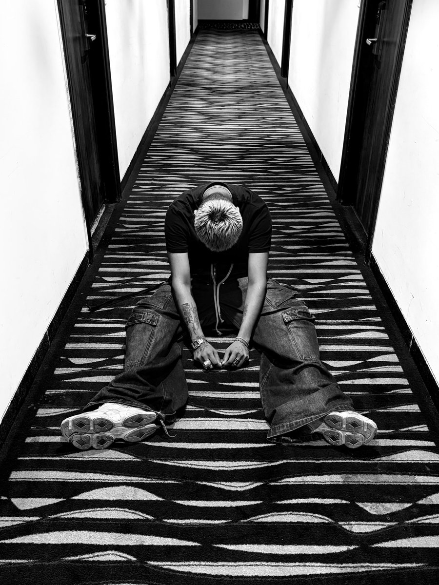 yayopackington's tweet image. “ye jhole jaisi jeans pehen kar kaha jaa raha hai” maa ts rick owens🥀