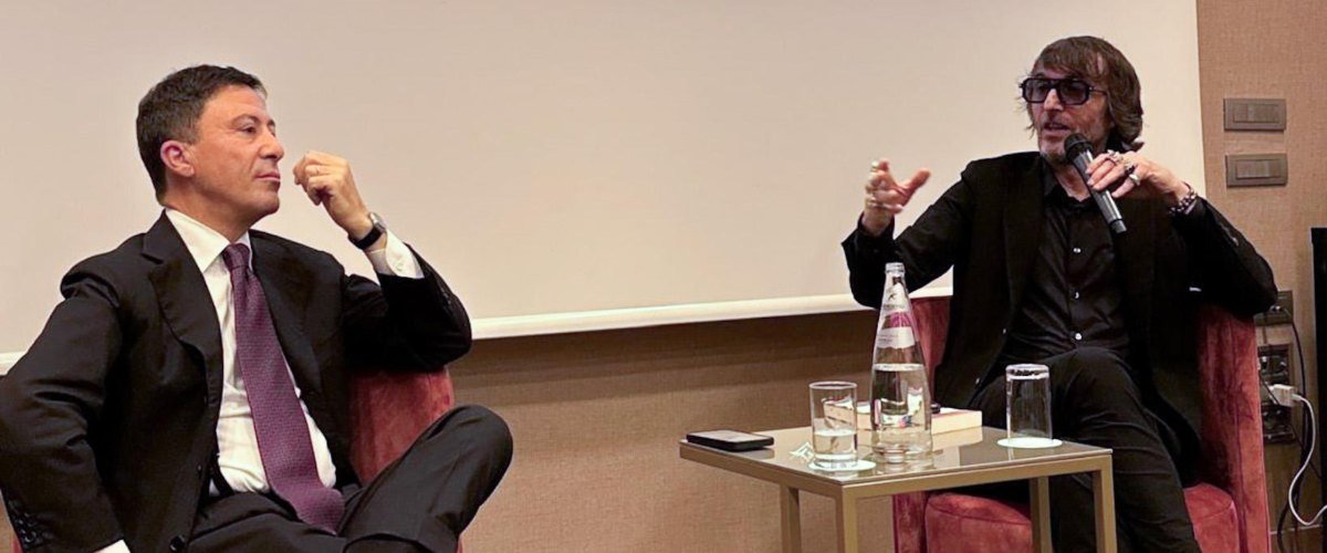 Sono soltanto io a trovare disgustosa questa foto di giornalai destri ? 🤮