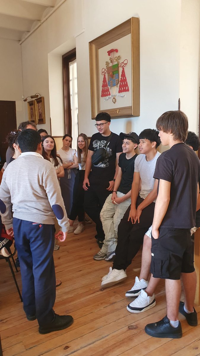 Nuestro alumnado de #FPBasica visitan el Colegio Nuestra Señora del Loreto para entregar herramientas y entrenadores que han diseñado y fabricado para niños y niñas con trastorno de espectro autista #TEA