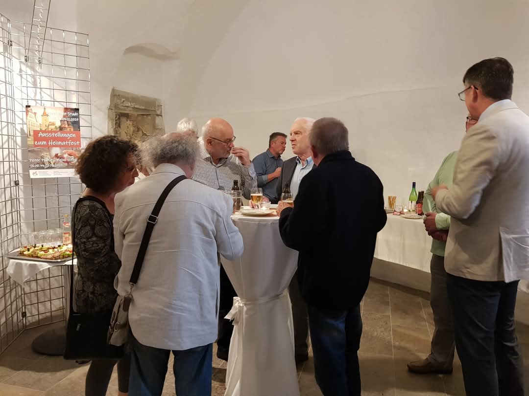Volles Haus bei der Eröffnung unserer neuen #Sonderausstellung "Bilder einer Stadt" 🖼 im Alten Schloss. 💪 Die Ausstellung ist bis zum 07.12. in den Museen im Alten Schloss zu sehen. Also kommt doch mal vorbei! 🤓 #Ausstellung #Museum #MuseenEntdecken #Franken #VisitFranconia