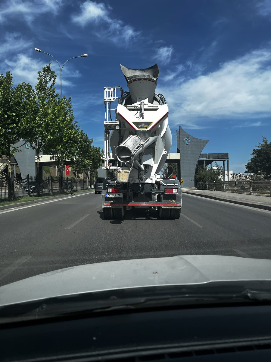 Komşu ilimiz beğenmediğimiz Gaziantep. Sn başkan bir zahmet Fatma hanımı arayın yada bi ziyarete gidin bu işi nasıl çözmüşler bir öğrenin. <a href="/mkasimgulpinar/">M Kasım Gülpınar</a> <a href="/sanliurfabld/">Şanlıurfa Büyükşehir 🇹🇷</a> 
<a href="/nihatcftc/">Nihat ÇİFTÇİ</a> <a href="/mehmetkusnet/">Mehmet Kuş 🇹🇷</a> <a href="/mcanpolatnet/">Mehmet CANPOLAT 🇹🇷</a>