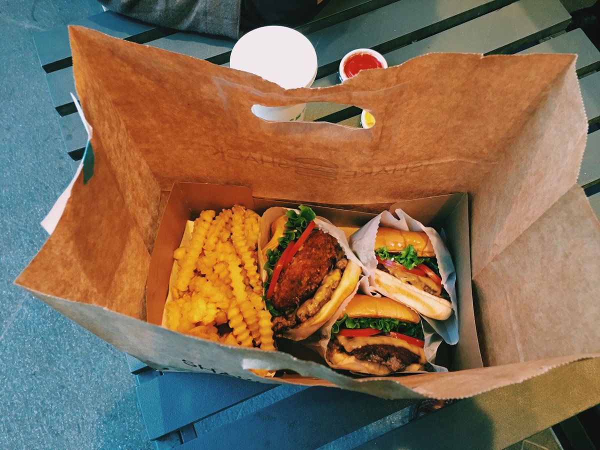 🍔 Happy Hamburger Day! 🍔 What is your favorite place to get a hamburger? Let us know in the comments! 💬 

#HamburgerDay #HamburgerHallofFame #tctcedu