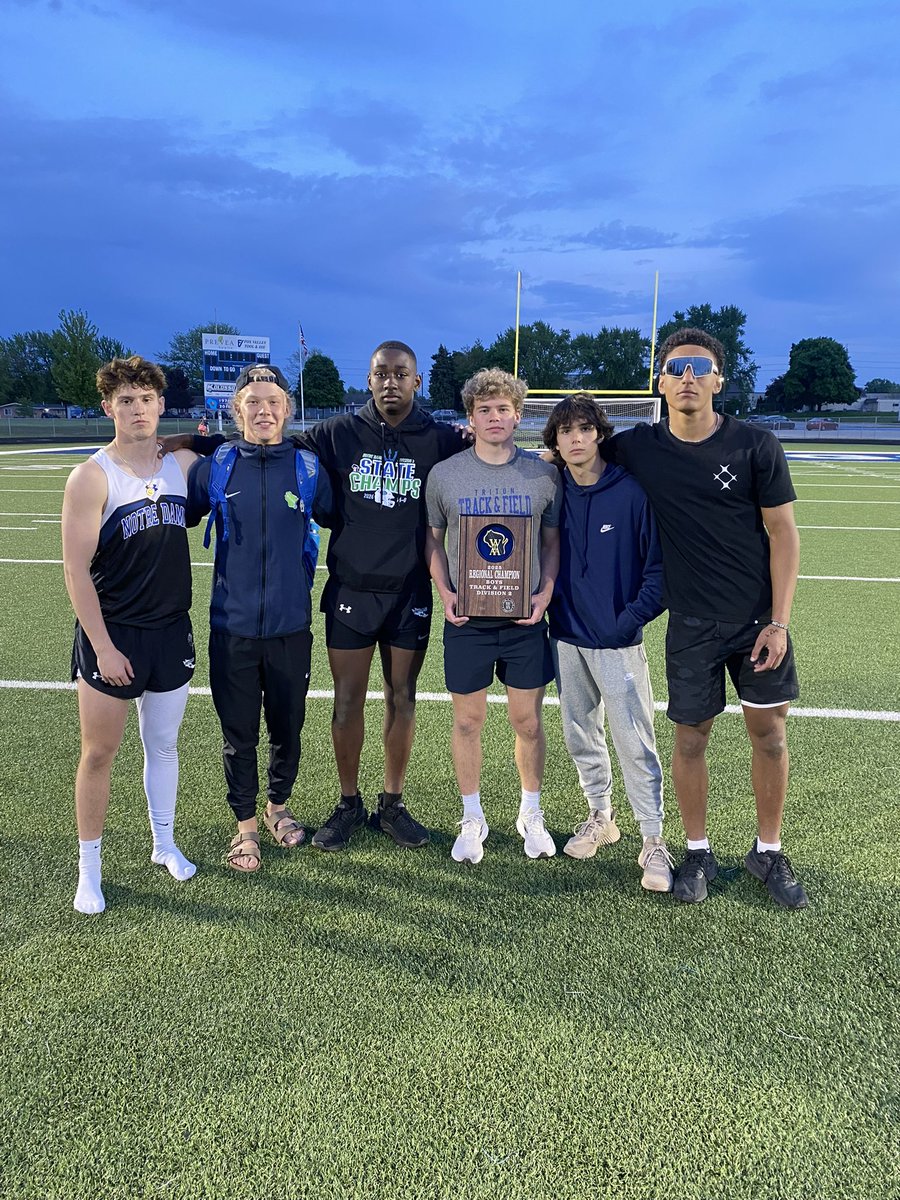 PeirceMax's tweet image. Team regionals champs!!! Also qualified in all 3 of my events last night for sectionals! 
-4x1 (43.2)
-4x2 (1:31 with a 23.2 split)
-4x4 (3:32 with a 52.6 split)