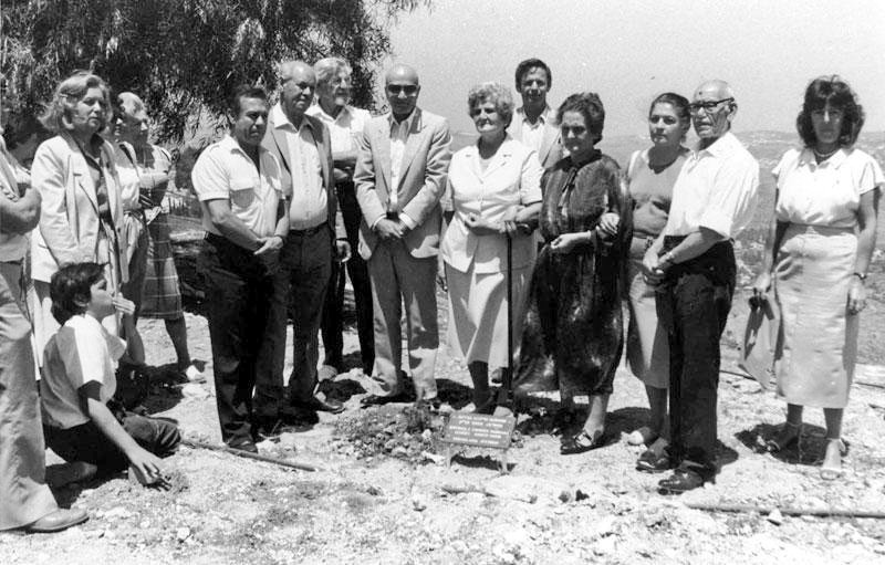 Rajesh SHARMA (@rs_paris) on Twitter photo Durant la Seconde Guerre Mondiale, une famille musulmane bosniaque, nommée Hardegas, a caché une famille juive à #Sarajevo pendant la #Shoah.
Cinquante ans plus tard, cette même famille juive a aidé la famille Hardegas à s'échapper pendant le génocide en #Bosnie !
<a href="/LMPositif/">Le Média Positif 🍀</a> Durant la Seconde Guerre Mondiale, une famille musulmane bosniaque, nommée Hardegas, a caché une famille juive à #Sarajevo pendant la #Shoah.
Cinquante ans plus tard, cette même famille juive a aidé la famille Hardegas à s'échapper pendant le génocide en #Bosnie !
<a href="/LMPositif/">Le Média Positif 🍀</a>