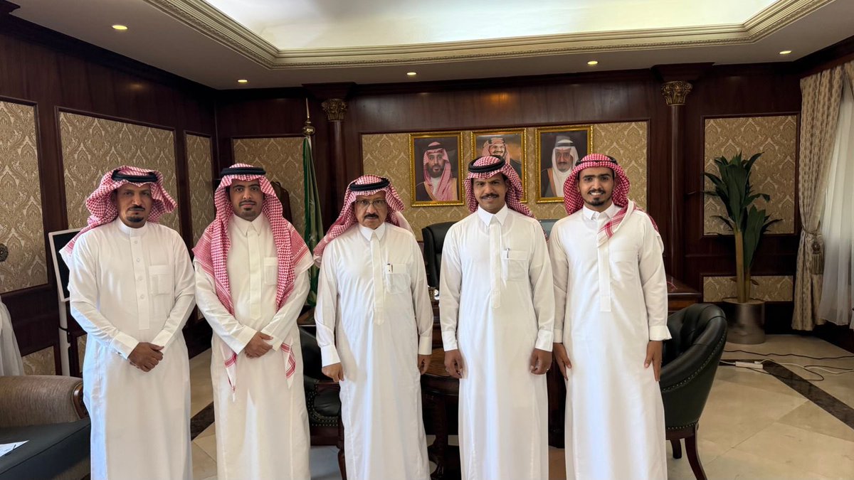tanmiah_2's tweet photo. زيارة جمعية التنميه لمحافظ محافظة حقل لعرض الانجازات و التقارير
#جمعية_التنمية_الأهلية_بحقل
#حقل
#جمعية_التنمية https://t.co/w6q5TAf8uG
