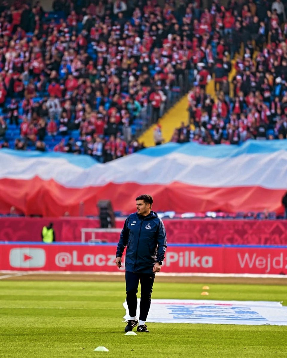 Często się mówi, że „klub tworzą ludzie” - to oni mają wpływ na jego kulturę, atmosferę, tożsamość.
🏟️⚽🤝
Dziękuję osobom, z którymi miałem okazję współpracować przy Cichej oraz kibicom Ruchu za niezapomniane chwile na Stadionie Śląskim. Powodzenia‼️