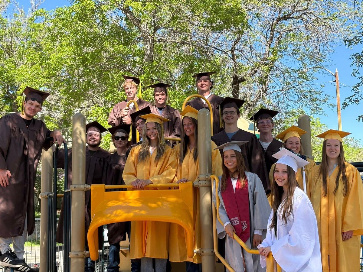 Strong Minds, Gentle Hearts
Hawthorne Hawks
Grad Walk 2025