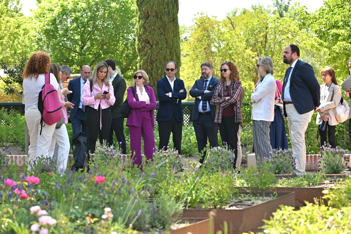 Ana de la Cueva (@anadelacuevaf) on Twitter photo ¡Hoy estamos estreno!
Hemos inaugurado las Salas de Felipe II y el Jardín de los Pabellones en el #PalacioReal de #Aranjuez
Impulsado por <a href="/PatrimNacional/">Patrimonio Nacional</a> y financiado con los #FondosEuropeos
Feliz San Fernando a todos los vecinos de #Aranjuez ¡Hoy estamos estreno!
Hemos inaugurado las Salas de Felipe II y el Jardín de los Pabellones en el #PalacioReal de #Aranjuez
Impulsado por <a href="/PatrimNacional/">Patrimonio Nacional</a> y financiado con los #FondosEuropeos
Feliz San Fernando a todos los vecinos de #Aranjuez
