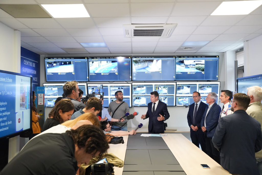 Christian Estrosi (@cestrosi) on Twitter photo Je suis un maire, et un père en colère.
La CNIL nous demande de désactiver le système d’algorithme permettant d’identifier tout véhicule stationnant plus de 5 minutes dans des zones définies devant les entrées des écoles de la <a href="/VilledeNice/">Ville de Nice</a>, alors qu’aucune donnée personnelle Je suis un maire, et un père en colère.
La CNIL nous demande de désactiver le système d’algorithme permettant d’identifier tout véhicule stationnant plus de 5 minutes dans des zones définies devant les entrées des écoles de la <a href="/VilledeNice/">Ville de Nice</a>, alors qu’aucune donnée personnelle