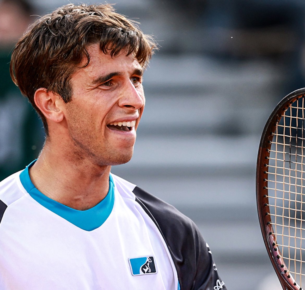 6-4 5-7 6-2 6-4 a Tsitsipas!

“È successo davvero?!”.

Gigante! 

#rolandgarros