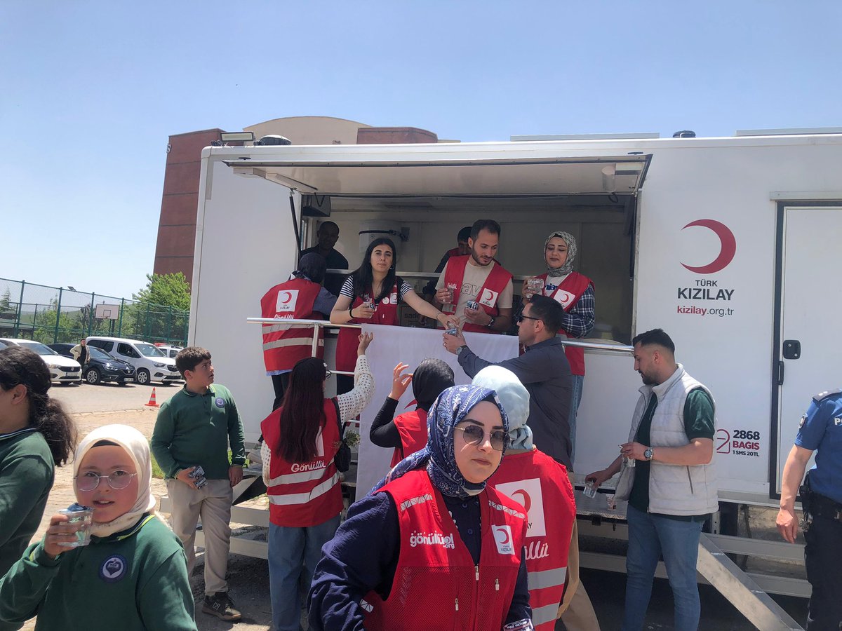 2025 Aile Yılı etkinlikleri kapsamında,Valimiz Sn.Ahmet KARAKAYA 'nın katılımıyla gerçekleştirilen Aile Hatıra Ormanı etkinliğine gönüllülerimizle birlikte katılarak geleceğe nefes olduk.Alanda bulunan vatandaşlara ikramlarda bulunduk.
