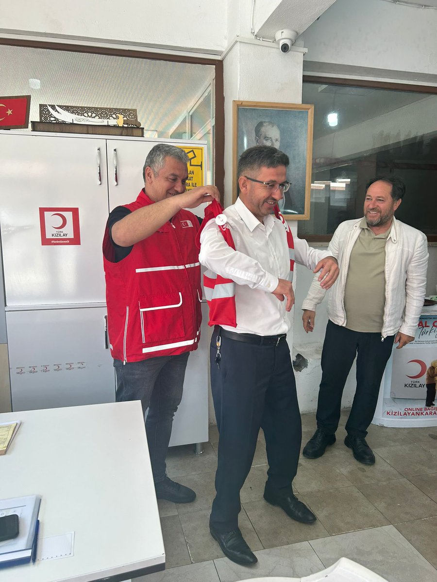 sefayldrm10's tweet photo. Bayır köyü dernek başkan yardımcısı kıymetli kardeşim Ferhat Ünal’ı Türk Kızılay Kızılcahamam şubemizde misafir ettik.Ziyaretlerinden dolayı Türk Kızılay Ailesi adına gönülden teşekkür ediyorum.
Hayırda ve iyilikte birlikte çalışmak dileğiyle inşallah . https://t.co/yC6IiH6ugd