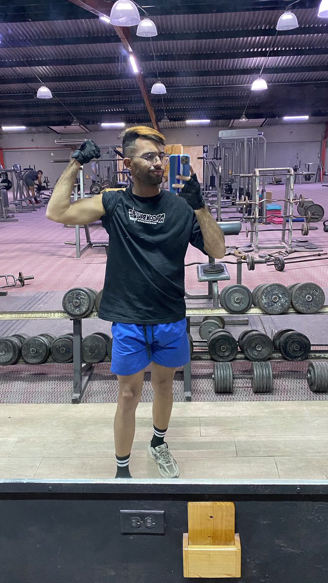 Maximoffree's tweet photo. Gymshark 🦈 https://t.co/ZfFOROSoZY