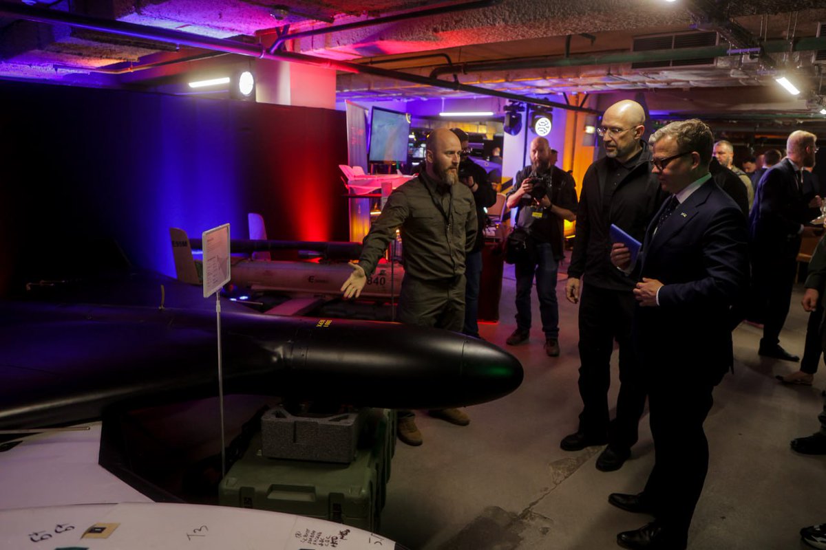 A productive meeting with Finnish businesses on defense projects and Ukraine’s recovery.
We explored innovations showcased at the BRAVE1 exhibition — FPV drones, naval drones, ground robots, and a new AI-powered system for shielding our skies from russian missiles and drones. At