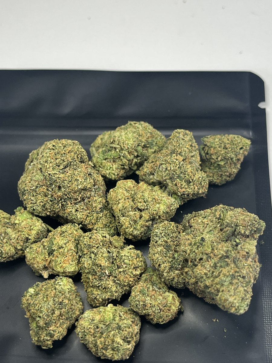 SReviewzz's tweet photo. Candy Fumes - Platinum Grade https://t.co/af6wBBPHps