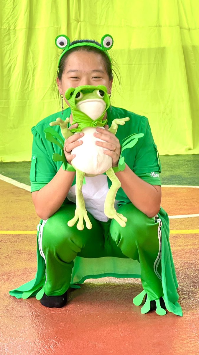 yiluvriki's tweet photo. Ying Sapito haciendo honor a su bias
Ya que todo el álbum es muy verde pos yo vestida de sapito le pega 🐸💚

#svtfanbaserd #happyburstdaystreamweekrd #caratsdominicana #burstdaycosplay #seventeen
@SVTFANBASERD13 https://t.co/nHM1VJcTfl