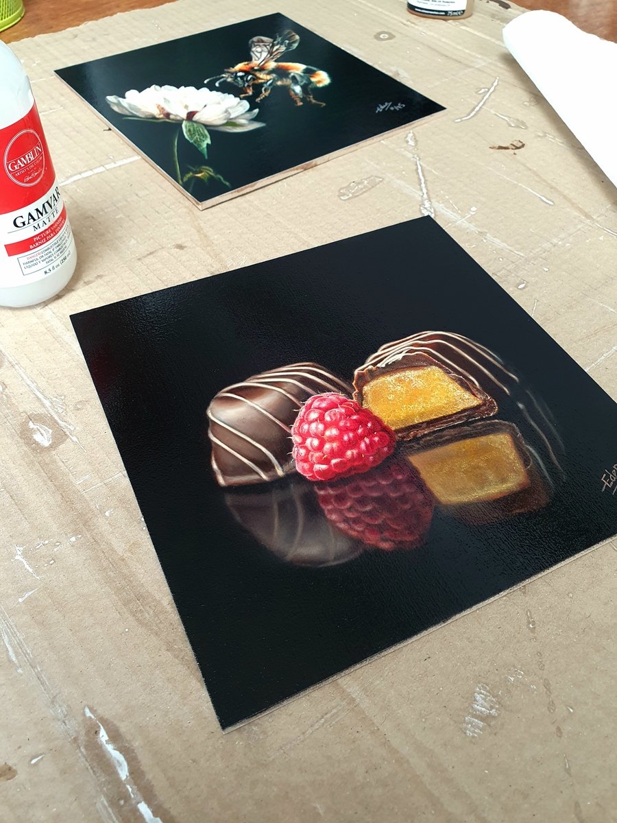 Little bit of varnishing before heading into the exhibition this morning. I'll frame this painting tonight and then it'll be headed up to Signet Contemporary Art in Chelsea.

#chocolatelover #art #oilpainting #artforsale #originaloilpainting #luxurychocolate #raspberry #stilllife