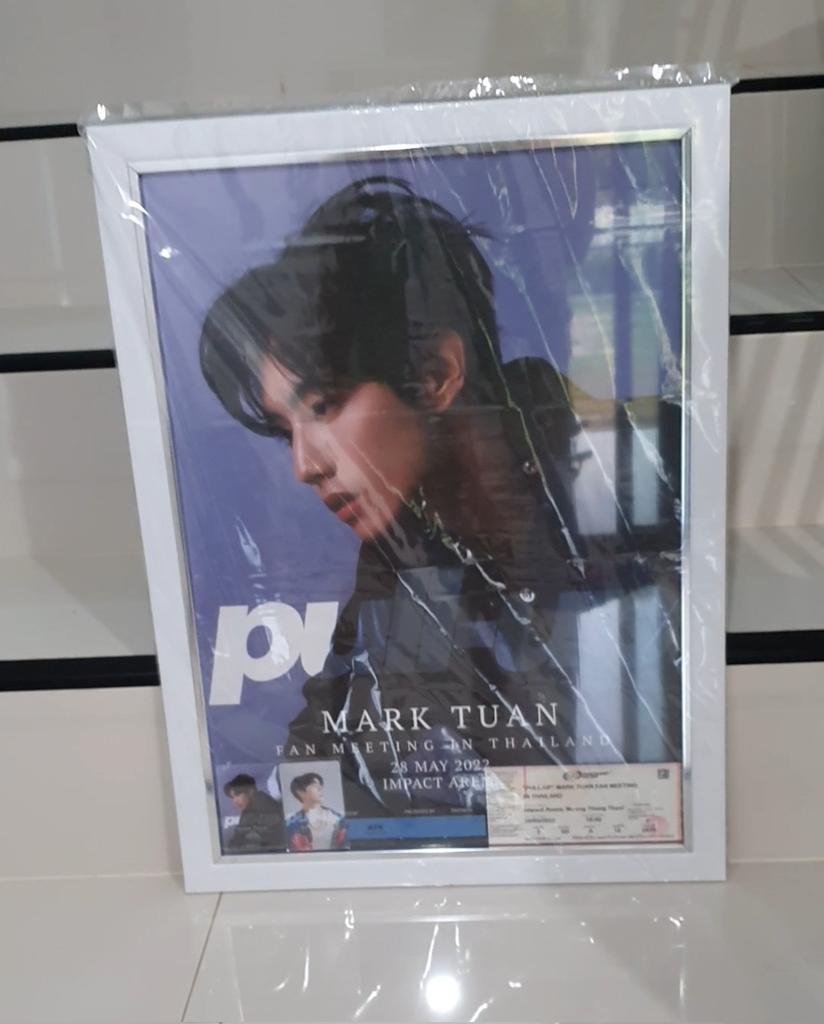 ถ้าอยากปล่อยความรักความทรงจำชิ้นนี้ที่เป็นครั้งแรกในการเปิดโลก #IGOT7 มีใครอยากรับไปดูแลต่อมั้ยคะ มีการ์ดแข็ง 2 ใบ ใบที่ไม่เหมือนกับรูปไม่ได้อยู่ในกรอบนะคะ(ลืม) Ticketในรูปราคา 5,xxx ฿ พอจะมีใครให้เกินกว่าราคาในTicket มั้ยคะ😔 #GOT7 #PULLUPwithMarkTuan #ตลาดนัดอากาเซ่  #MarkTuan