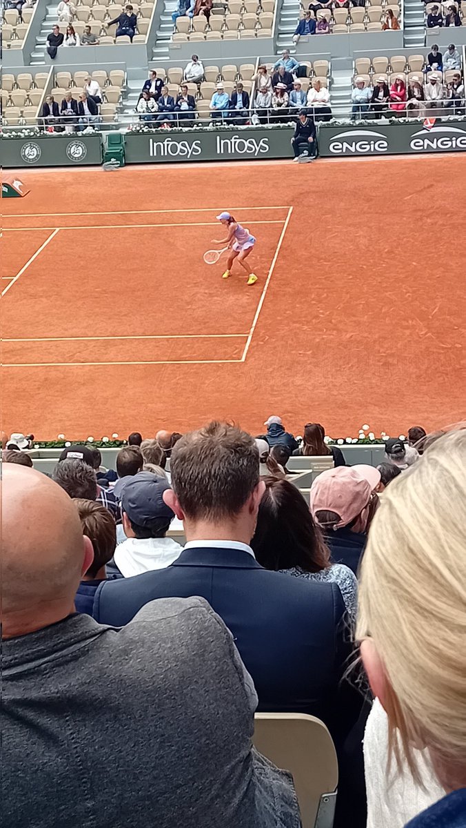 KAWZFOOT's tweet photo. Première fois au #Chatrier + ma coupe du jour
#rolandgarros https://t.co/o8PQOHA8gF