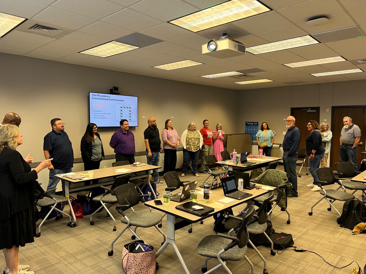 <a href="/lorirech50/">Lori Rech</a> introducing teachers to Philosophical Chairs <a href="/BRInstitute/">Bill of Rights Institute</a> 

#CivilDiscourse