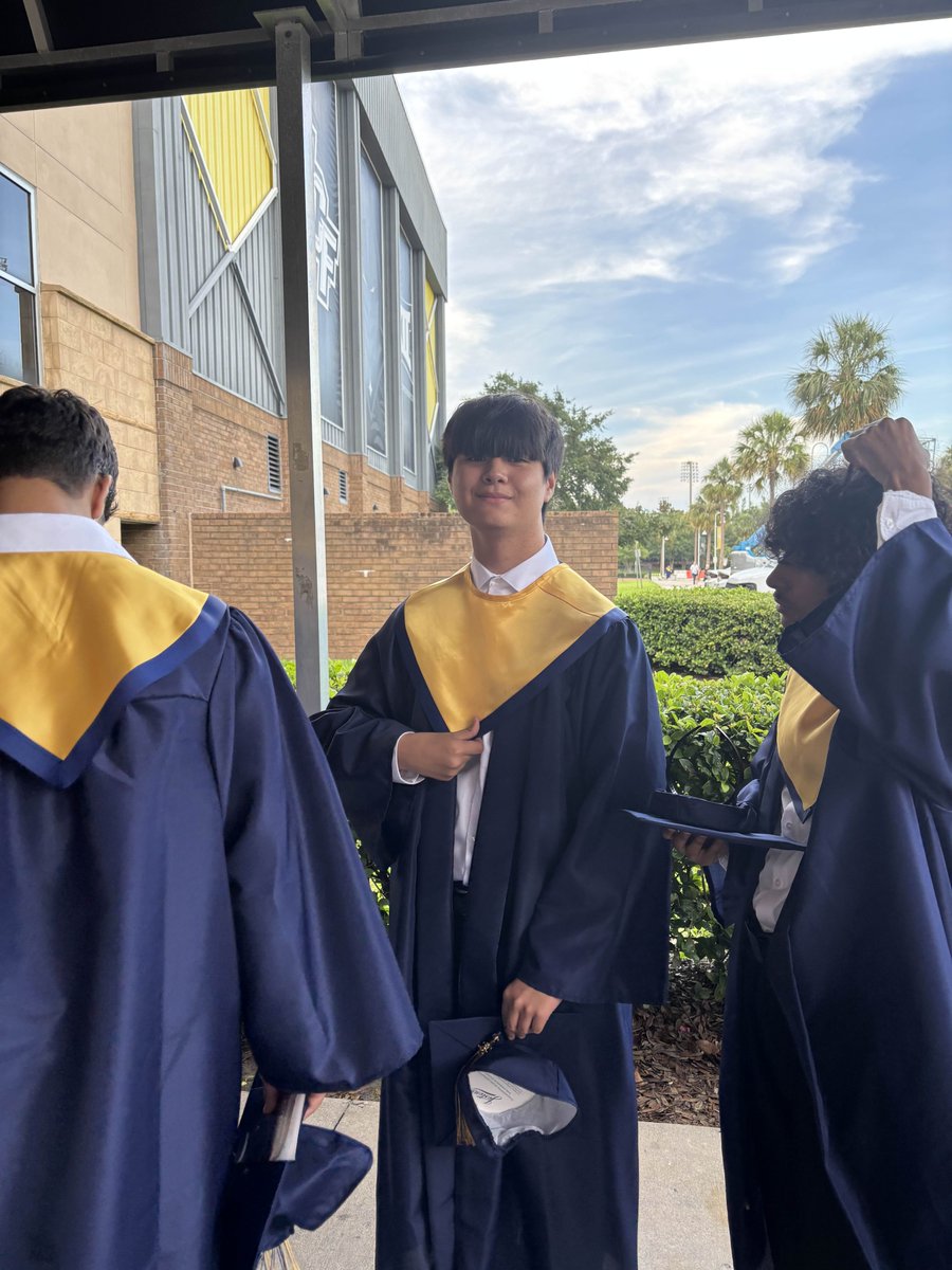 Shoutout to <a href="/Chain_ow/">Chain</a> for graduating this week 🎓🎉

The real grind starts now!