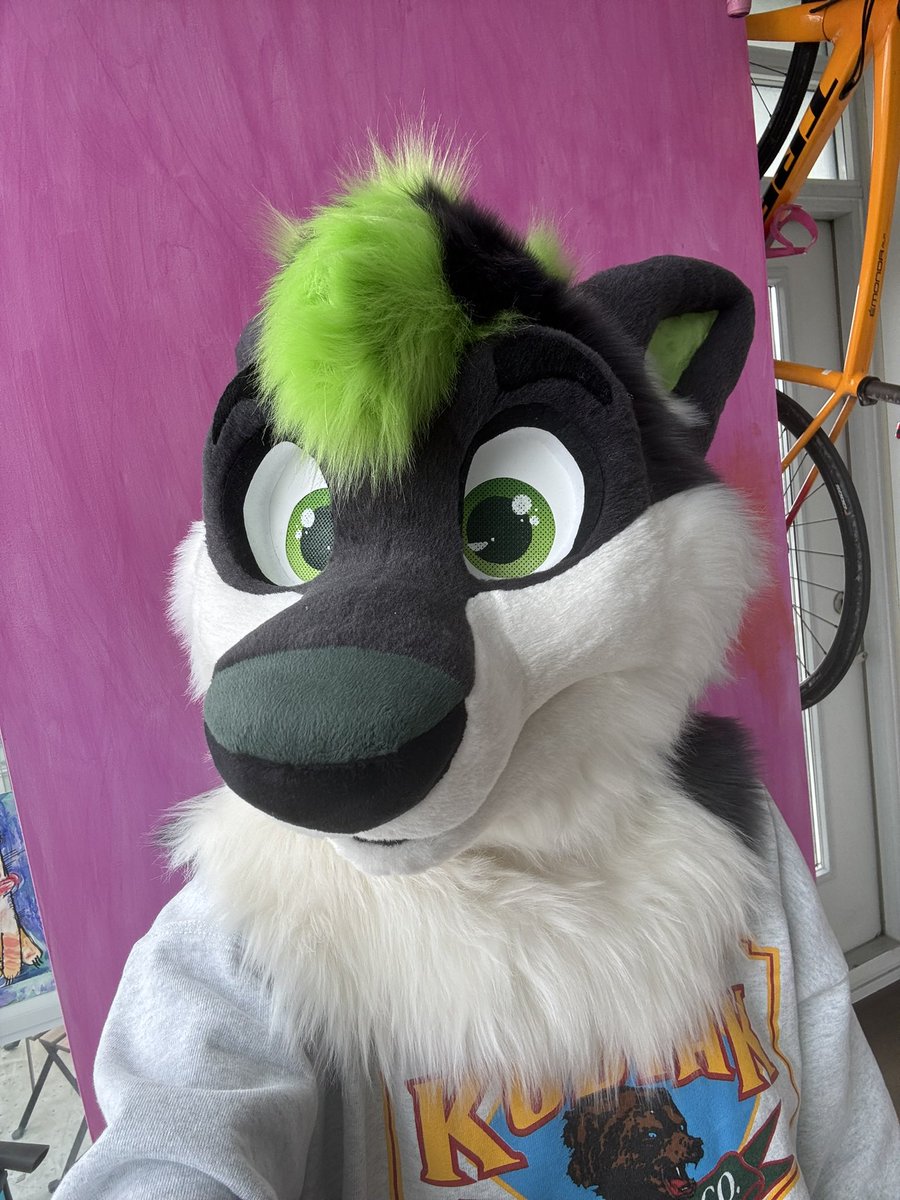 Meet Zeph! 🐺

I finished this guy just in time for FWA! Did you catch him there?

I’m open for comms!