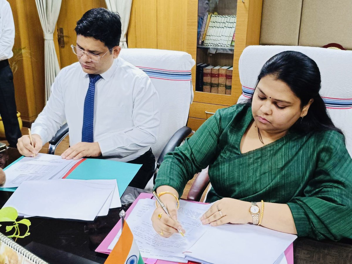 nancysahay89's tweet photo. Signing off after a satisfying tenure of 3 years and 3 months!
Au Revoir Hazaribagh ! 
Thankyou for the love abound! https://t.co/pZXjjyU61N