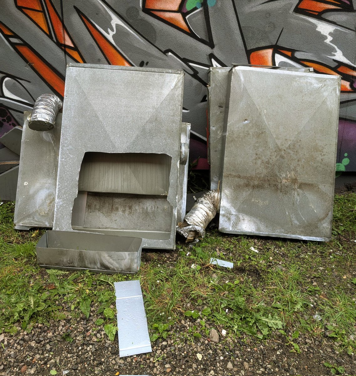 skunkpaste's tweet image. there are some things that exist as a pure delight of the eyes and mind to see.

this is not one of them. i present this to you as an actually Bad image. but one you can view nonetheless. 

Can Anyone Tell Me What's Wrong Here?