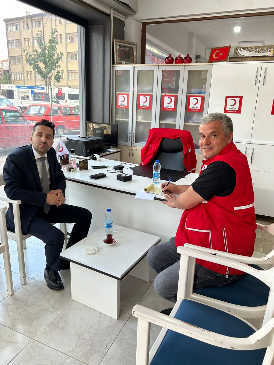 sefayldrm10's tweet photo. Ankara’dan kıymetli kardeşimiz Avukat Metin Gürcü’yü Türk Kızılay Kızılcahamam şubemizde misafir ettik.Metin kardeşimizin kendisi ve eşi için yapmış olduğu kurban bağışını makbuz karşılığı teslim aldık.
Yaptığı bağışından dolayı kendisine gönülden teşekkür ediyoruz. https://t.co/tMOQ9bo95t