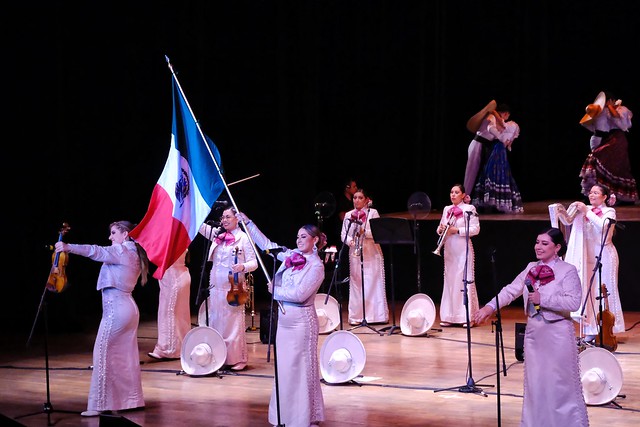 Celebrando 60 años y a Canadá, el <a href="/nuevotecalitlan/">Mariachi Nuevo Tecalitlán</a> engalanó el escenario del Teatro Degollado con su amor por la música y su calidez con el público. 
Nos reafirmaron que su pasión y su vínculo con el arte mantienen la identidad y las tradiciones de Jalisco y México. 🇲🇽