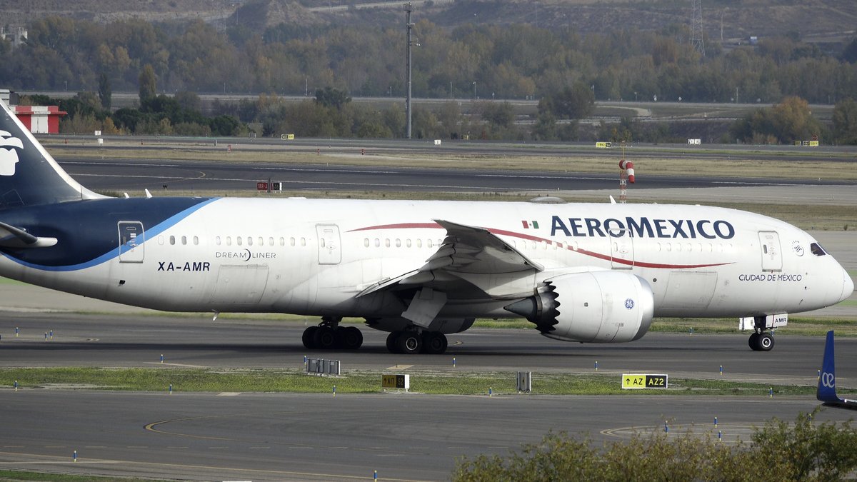 Espectacular Boeing 787-8 <a href="/Aeromexico/">Aeroméxico</a>  (XA-AMR) #Madrid  @alcspotters @aerovlc <a href="/VLCspotters/">VLCspotters ✈️</a> <a href="/VLCmovements/">VLCmovements</a> <a href="/TORRECILLA13/">JARTA_PHOTO</a> <a href="/ertiodelatiza/">Francisco Bonilla Torres</a> <a href="/ormevictor1/">Victor</a> @flightvlc <a href="/LpezPeinado/">Pedro López Peinado</a> <a href="/SpottingAlc/">Spotting ALC</a>  <a href="/alberto_levc/">Alb</a> @ebusitano <a href="/Cristian_ALC/">Cristian_ALC 🇪🇸🚁🛩️✈️</a>
 #aviation #aviationlovers 
youtu.be/EqCNh9Trj8k