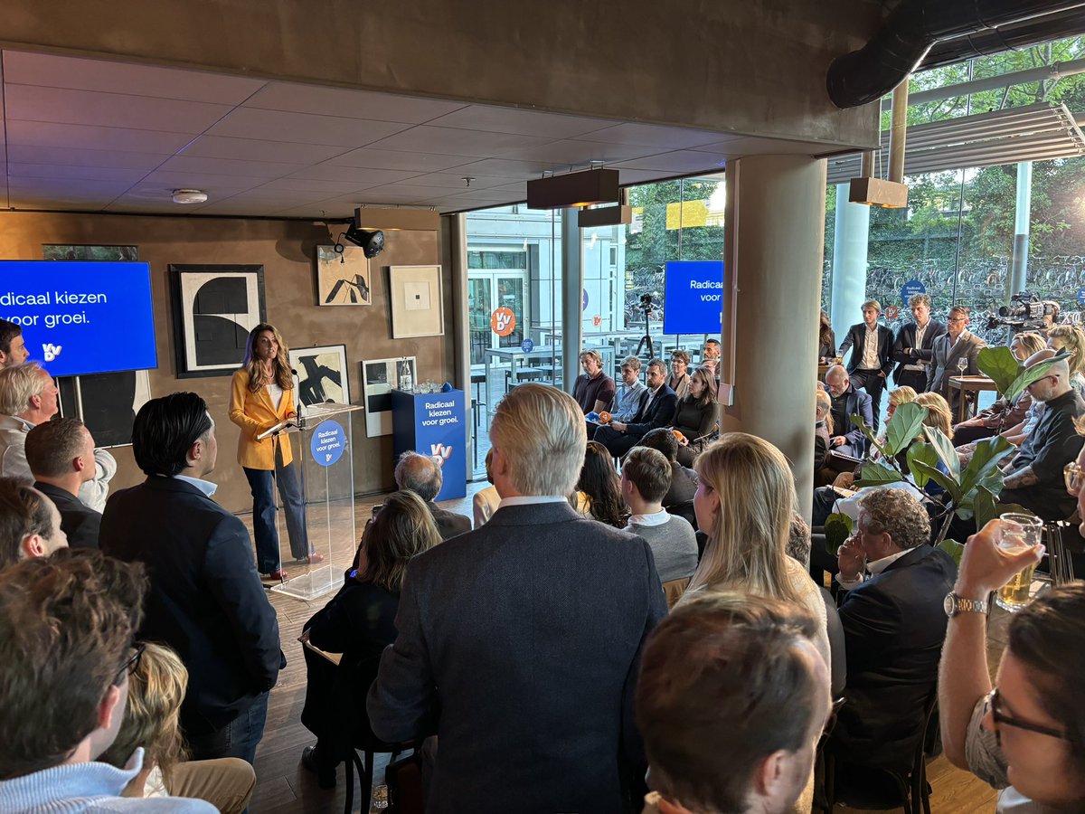 Avond in Amsterdam over kiezen voor groei en ontwikkeling. Om als NL en EU economisch onafhankelijk te zijn. 

Want economische groei is vooruitgang. En dat is cruciaal in een onvoorspelbaar geopolitiek klimaat. 

<a href="/DilanYesilgoz/">Dilan Yesilgöz - Zegerius</a> <a href="/VVD/">VVD</a> <a href="/ClaireMartens3/">Claire Martens - America</a>