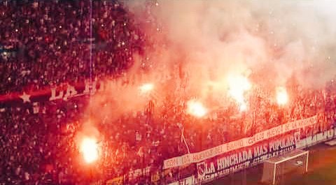 A pulmón, a cambio de nada. 
Llevando siempre a Newell's a lo más alto.
Los dueños de la fiesta en Rosario.
La hinchada más popular, la envidia del sin aliento y de todos los mercenarios.
No traten de imitar, no les sale.
