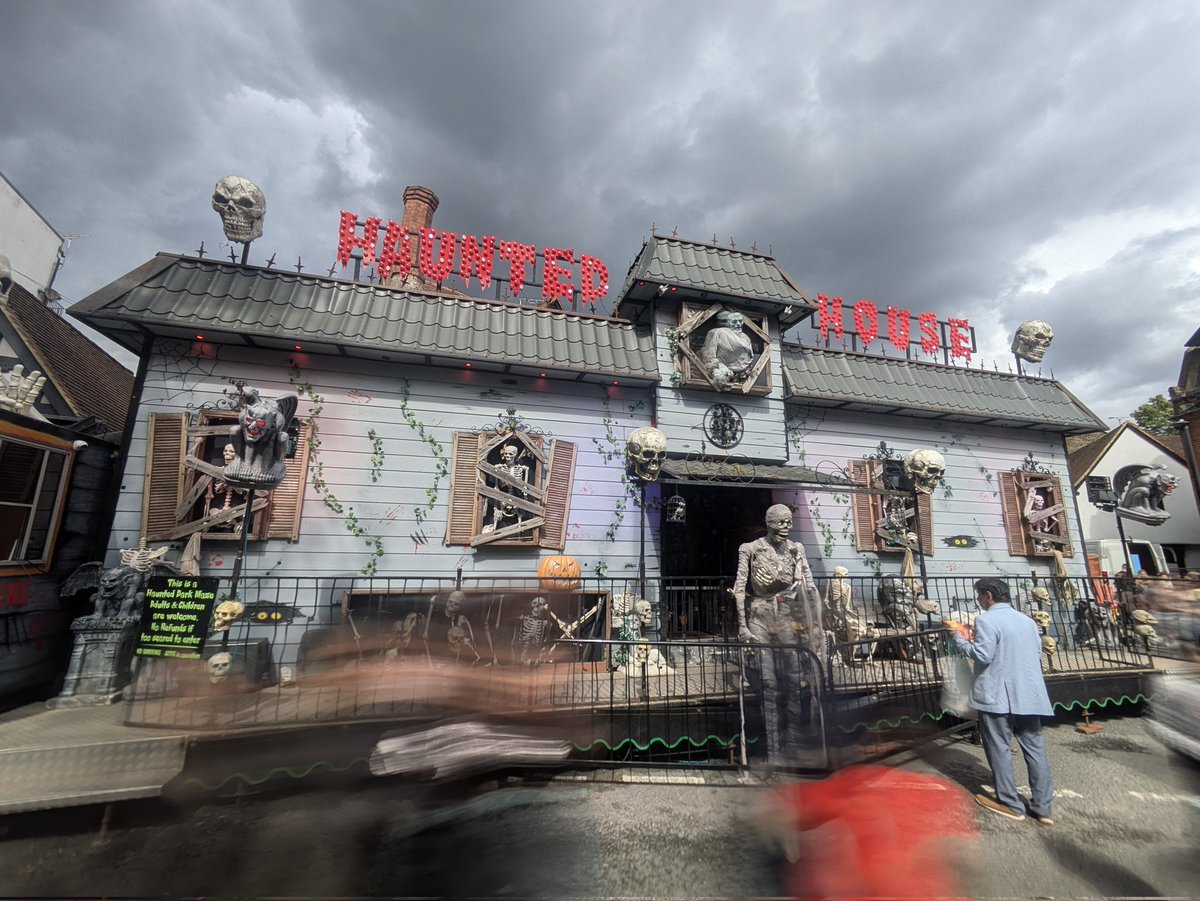 I_see_no_spider's tweet photo. 688 years of the ๐ Royal Charter Pinner Fair ๐ Haunted ghost trains, dizzy teacups โ and candy floss chaos. Warning: may cause unexpected screams and sticky fingers. ๐ป๐ก๐ญ #PinnerFair #SweetSpooks #HalfTermHolidays #Pinner
@PinnerAssociat @Proud_of_Pinner https://t.co/UBFmyb99d7