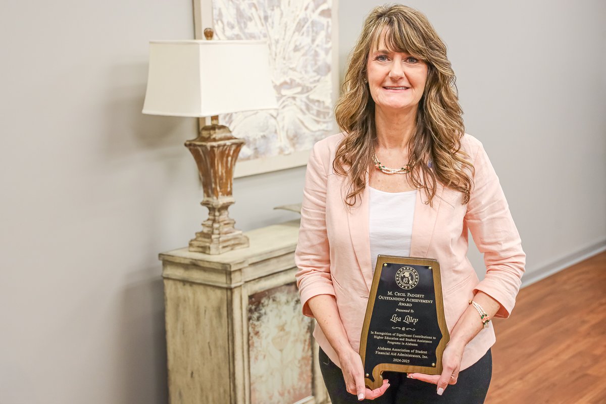 NWSCC's tweet image. NWSCC Executive Director of Student Financial Services Lisa Lilley was recently awarded the 2024-2025 M. Cecil Padgett Outstanding Achievement Award by the Alabama Association of Student Financial Aid Administrators. FULL STORY ➡ nwscc.edu/lisa-lilley-re… #nwscc