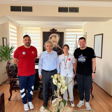 Başarılı Yüzücüler Kaymakamı Ziyaret Etti