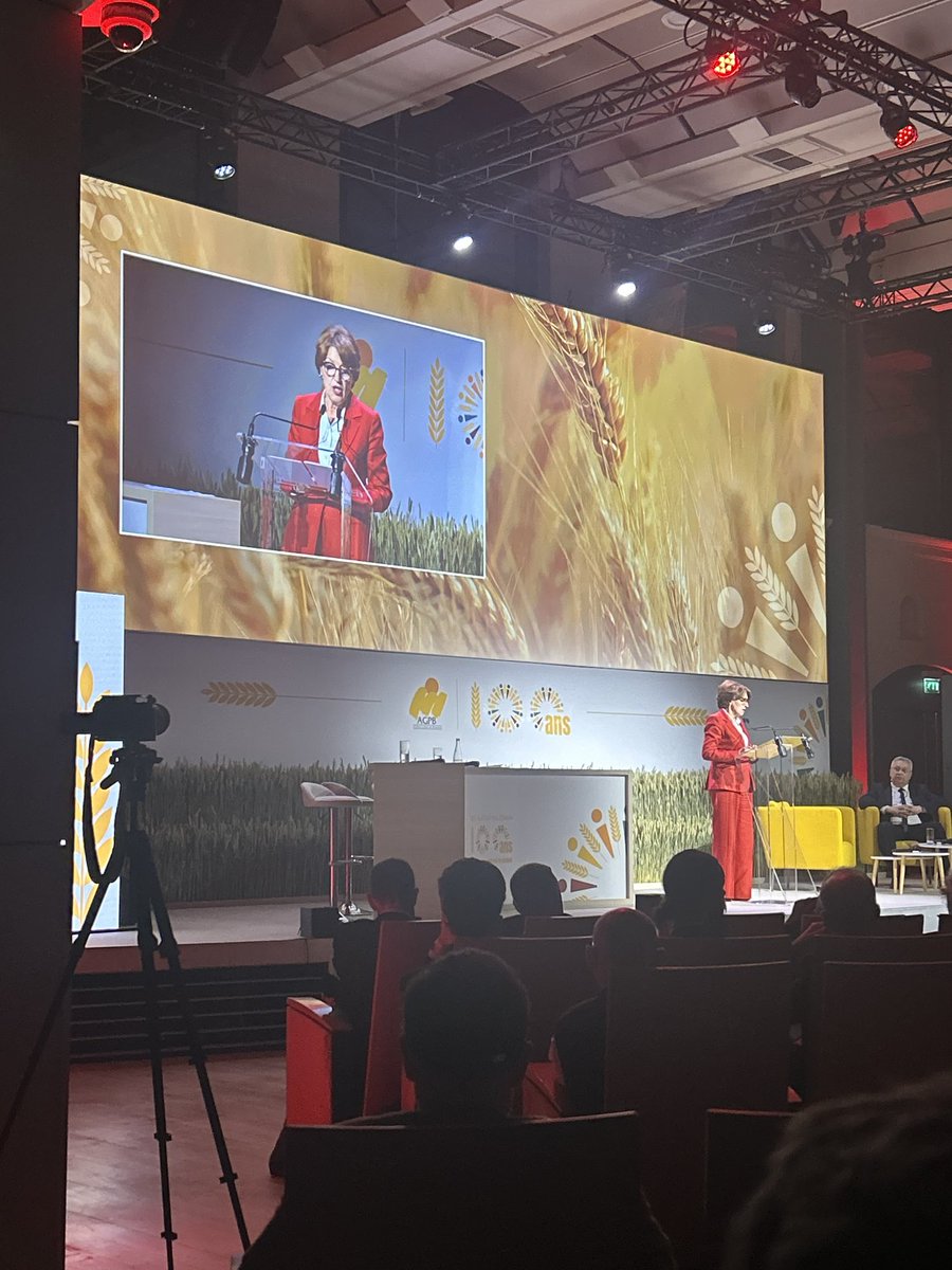 Eric de LA CHESNAIS (@plumedeschamps) on Twitter photo Pour les 100 ans de l’AGPB <a href="/AGPB_Cerealiers/">AGPB-Les Nouveaux Céréaliers</a> <a href="/AnnieGenevard/">Annie Genevard</a> est tout de rouge vêtue! Pour les 100 ans de l’AGPB <a href="/AGPB_Cerealiers/">AGPB-Les Nouveaux Céréaliers</a> <a href="/AnnieGenevard/">Annie Genevard</a> est tout de rouge vêtue!