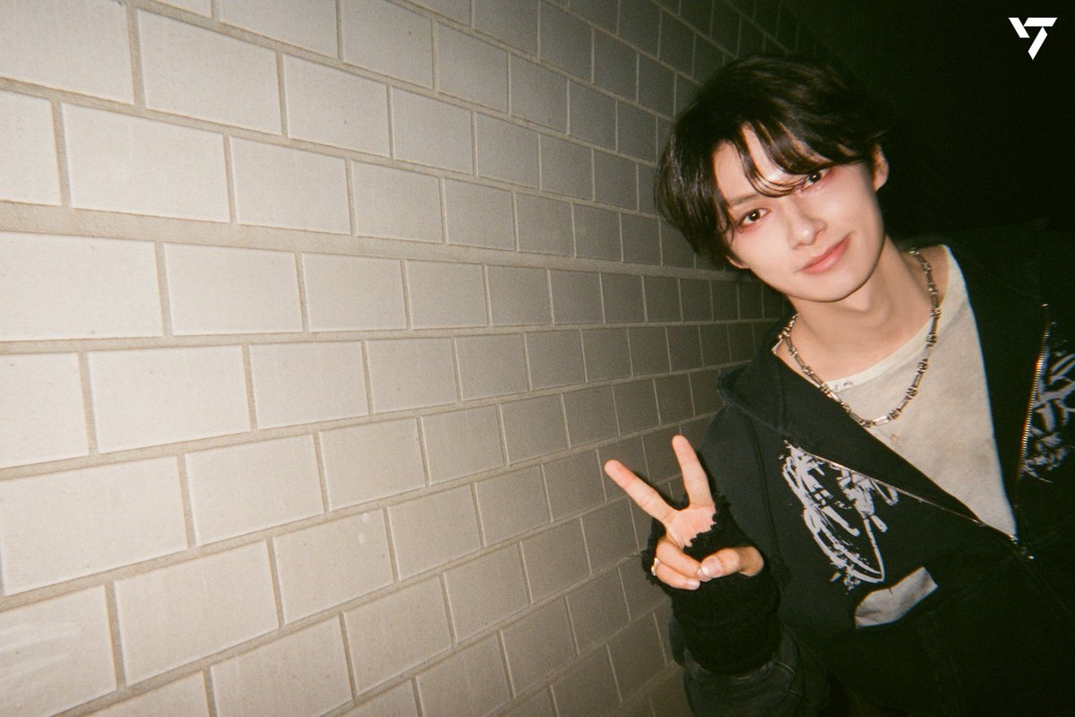 Jun17Chile's tweet photo. 『💌 WEVERSE• 28.05.25』
⌲ #Jun "HAPPY BURSTDAY" Behind Film Photo

#SEVENTEEN #세븐틴 #준

Cr. Weverse

⎙ Tags ⋆｡˚ ⋆
#文俊辉 #ジュン #문준휘 #캐럿 #carat #JUNHUI
#SEVENTEEN #HAPPY_BURSTDAY #SVT_THUNDER @pledis_17
🦝 https://t.co/FPDTId9GOj